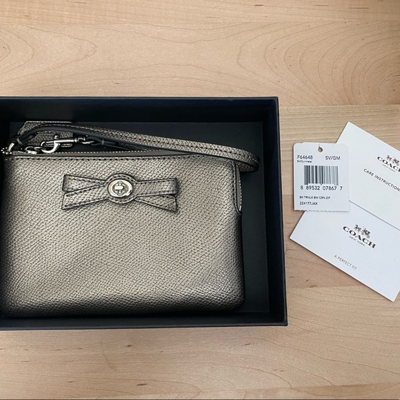 Sparkling gray Coach wristlet - Picture 3 of 8